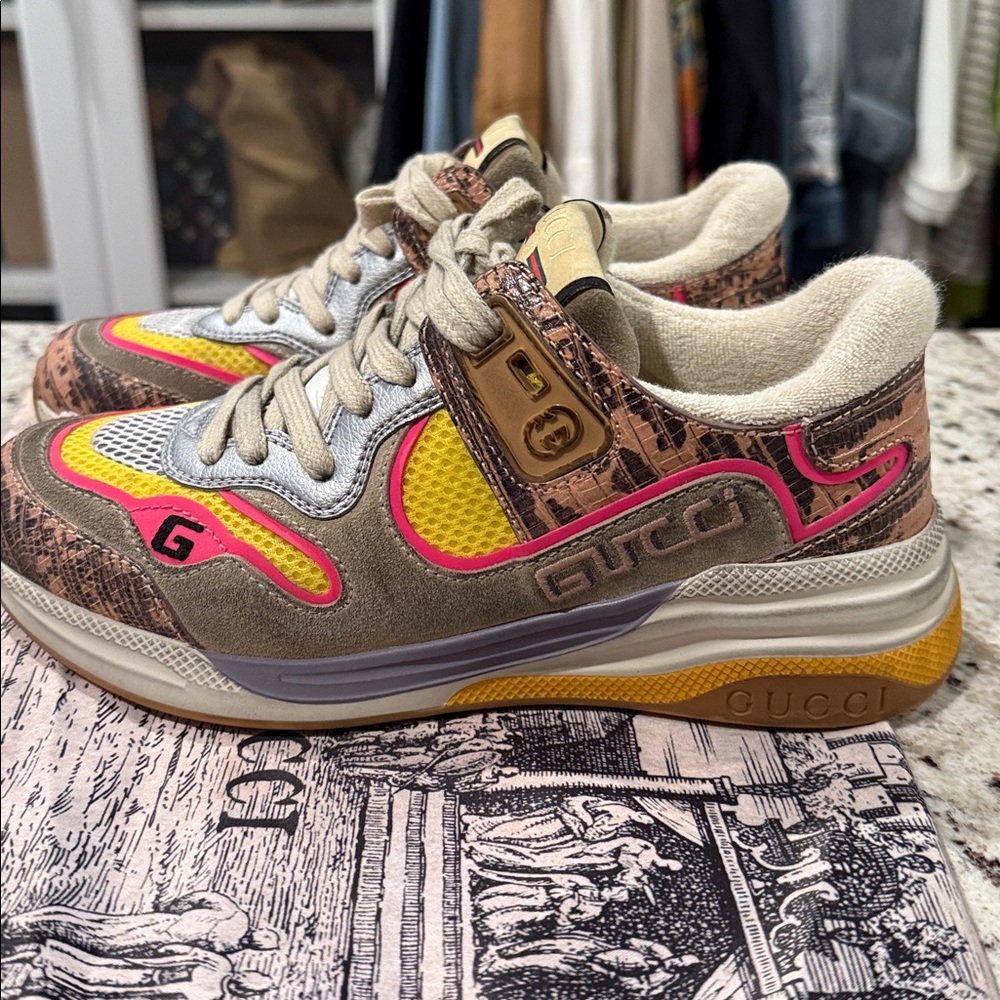 Gucci Sneakers with Dustbags 35.5